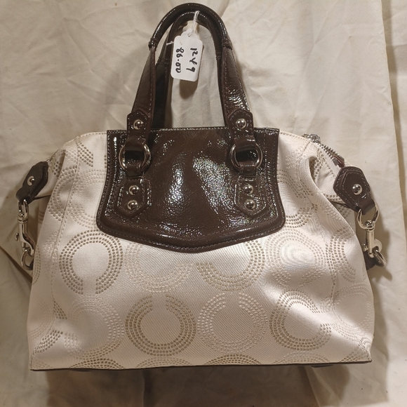 Coach Ashley - Picture 7 of 10